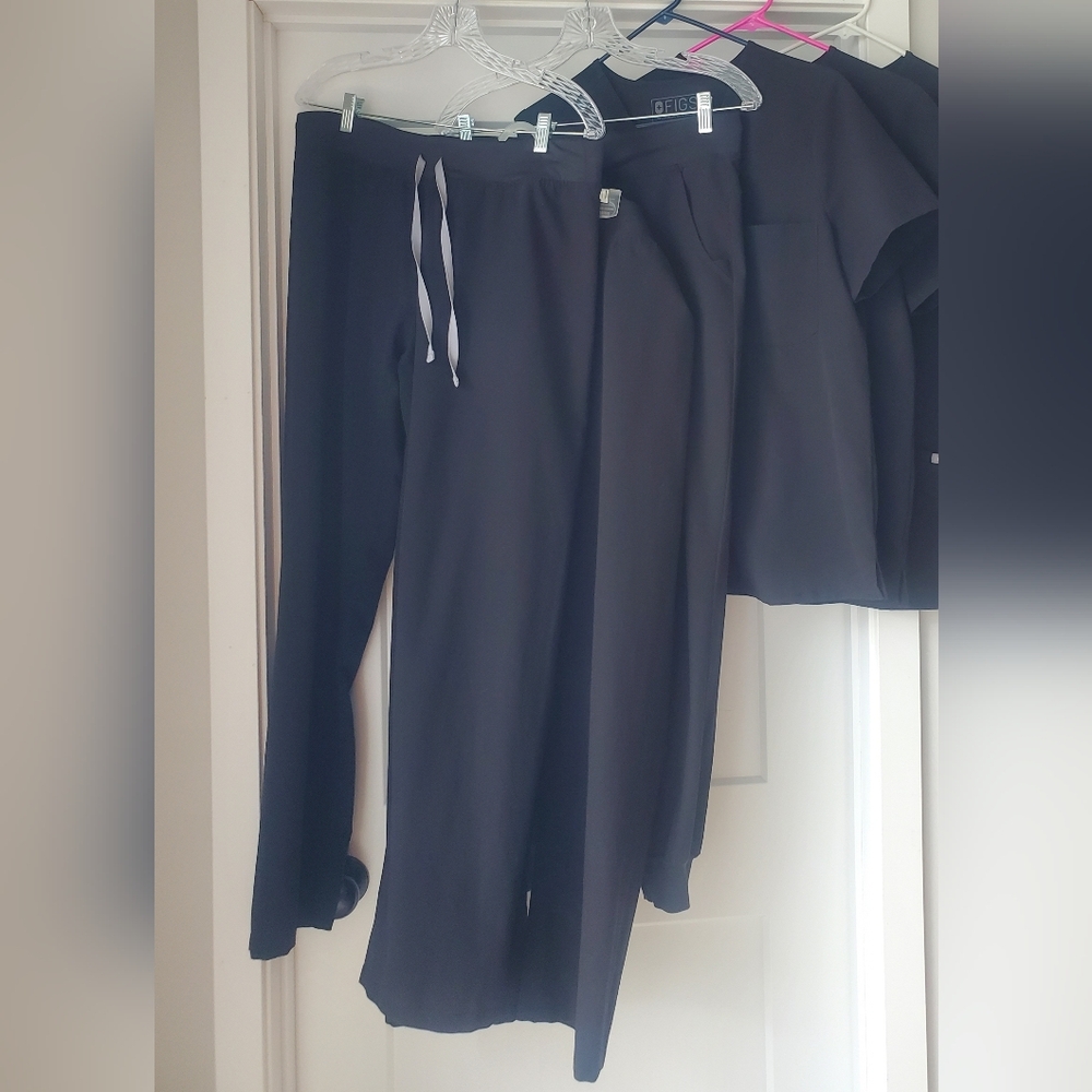 FIGS Black Scrub Tops & Pants Lot